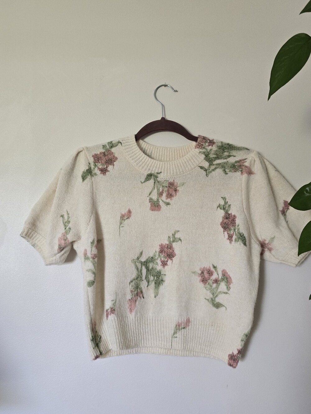 Sincerely Jules Size Small Womens Cropped Beige Floral Short Puff Sleeve Sweater